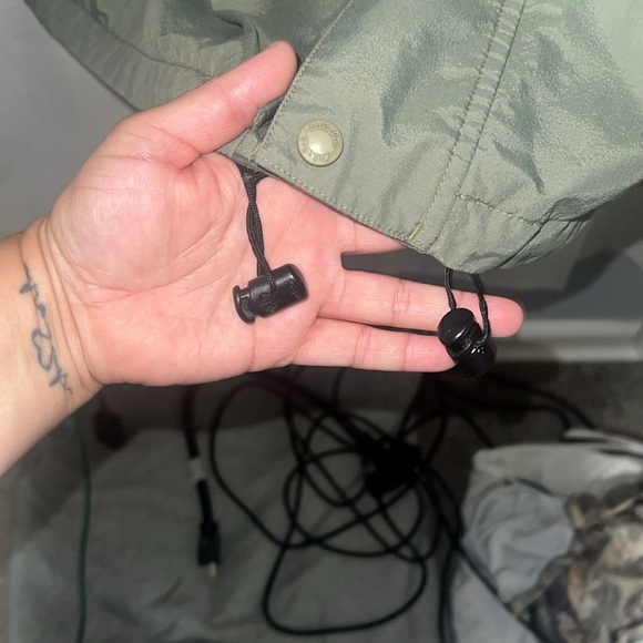 Cabela's Green Raincoat with Utility Design - Picture 4 of 9